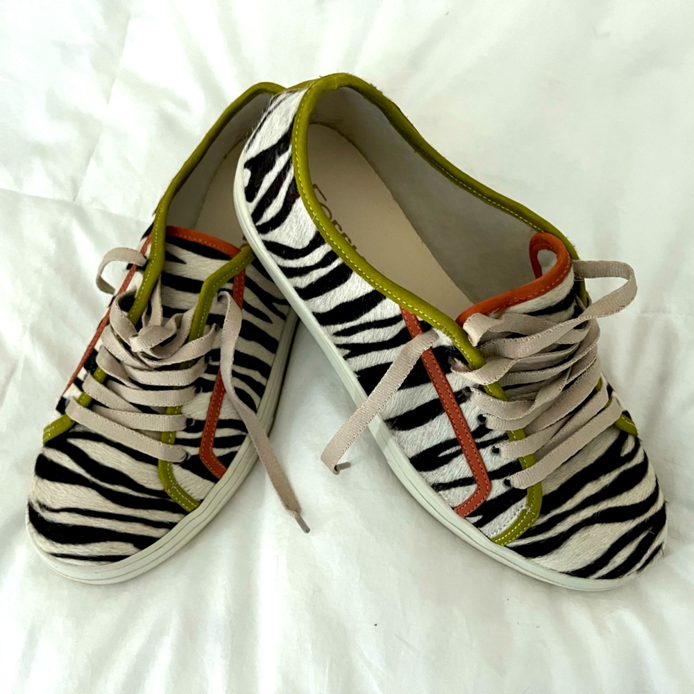 Ladies Ferrucci zebra print sneakers. EUC worn once. Size 7